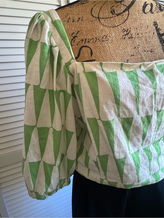 Maison D’Amelie Tops - Anthropologie Green /white Geometric Puff-Sleeve Tunic Top